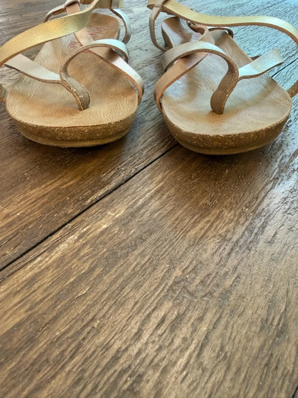 Blowfish‎ Malibu Kids Size 2.5 Gold Metallic Strappy Thong Sandals Boho Summer